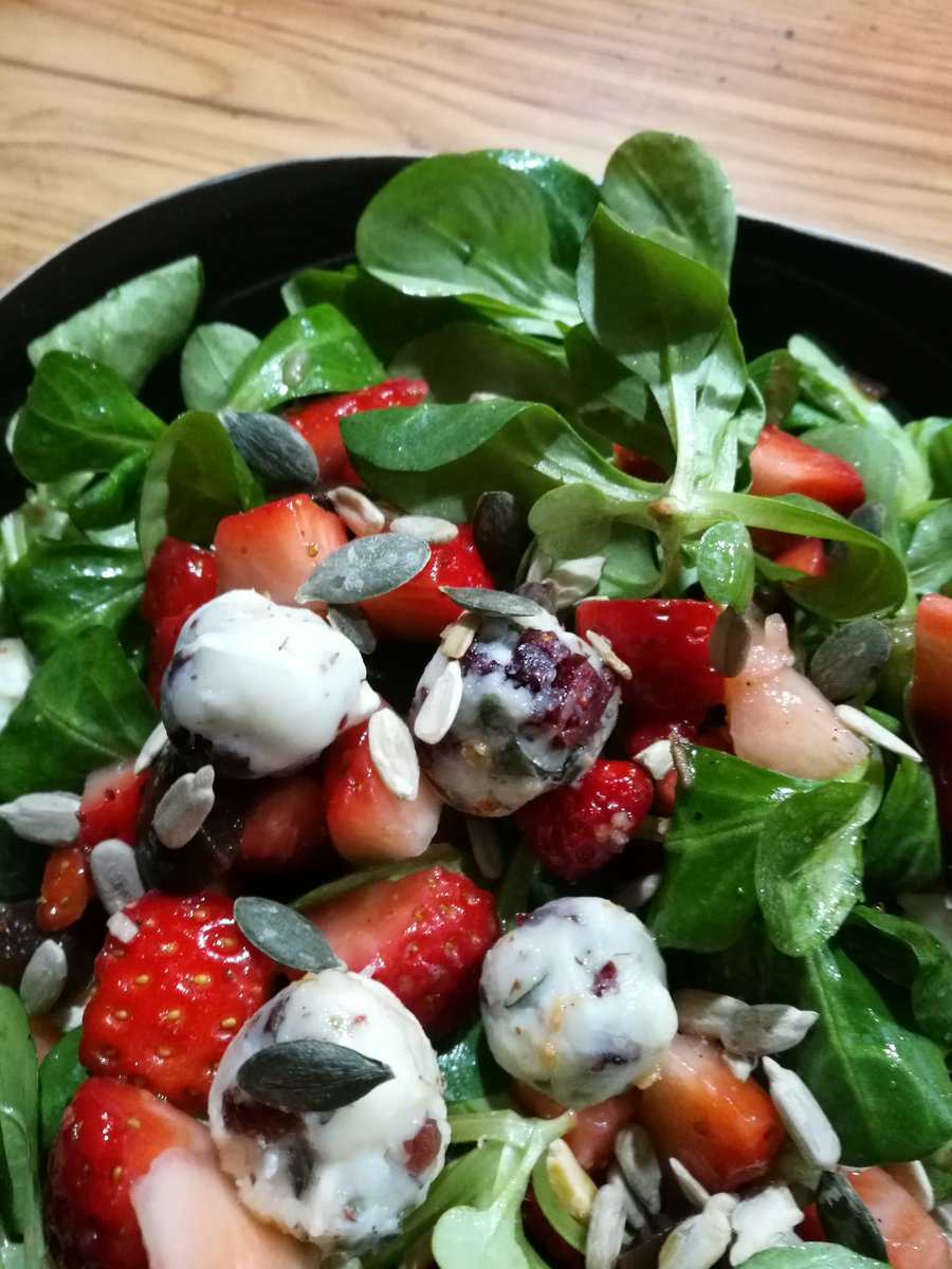 WasIchLiebe's tweet photo. @limettengruen Ich hab das Päckchen auch bekommen, heute gabs bei mir einen leckeren Salat mit Cranberries 😃 https://t.co/SkmMRRi1oD