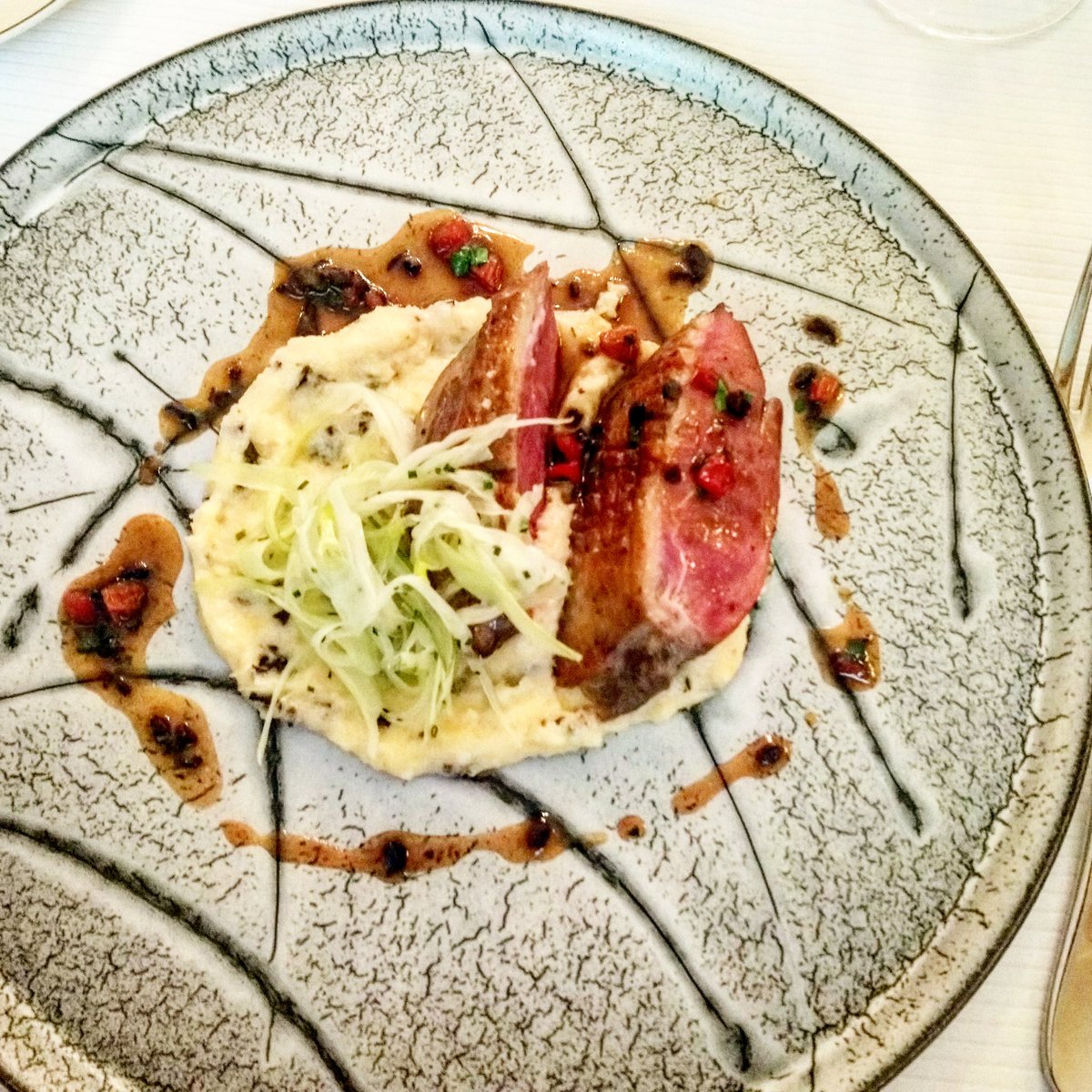 PatrickT75020's tweet photo. Déjeuner savoureux autour des vins #orgasmiques du #chateaulacalisse au restaurant #Monsieur de l'@Hotel_Lancaster à #Paris 🇫🇷 cc @LeFashionPost https://t.co/zVvhiRazAC