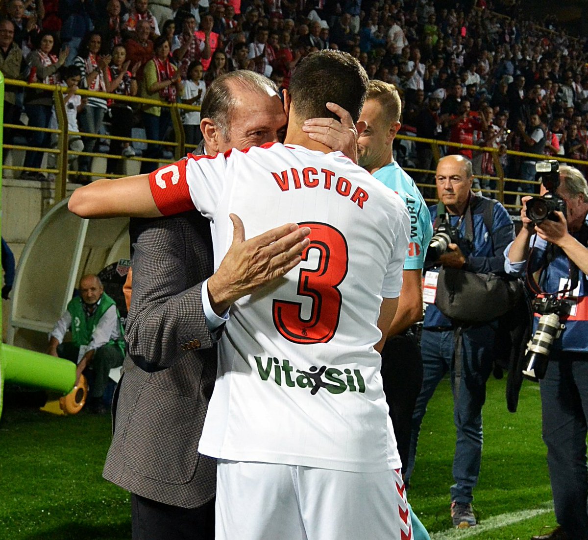 Desde la <a href="/CyDLeonesa/">Cultural y Deportiva Leonesa</a> queremos transmitir nuestro más sincero pésame y condolencias a la familia de D. Enrique Castro ‘Quini’, historia y emblema de nuestro deporte, y de sus más nobles valores, que nos ha dejado en el día de hoy. Mucha fuerza en esta pérdida irreparable.
DEP.