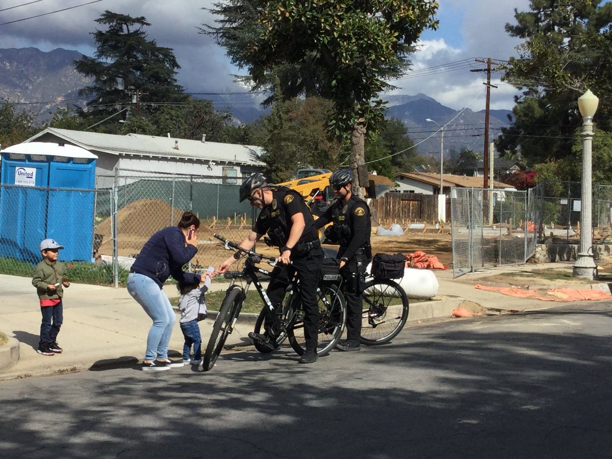 PPDChiefSanchez's tweet photo. Pasadena SES officers on Bike patrol in the 400 block of palisades. I was in the area and nabbed the pic - https://t.co/AIvaGz4cu8