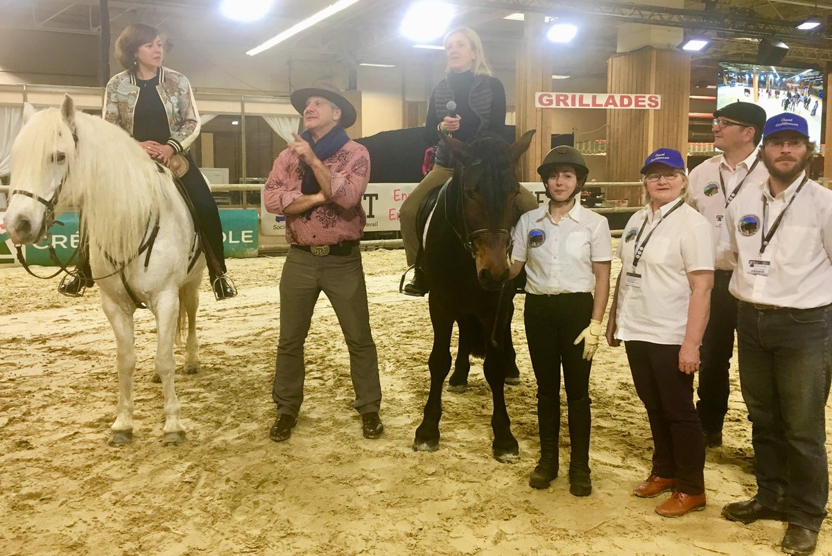 Visite de <a href="/CaroleDelga/">Carole Delga</a> présidente <a href="/Occitanie/">Région Occitanie</a> et 
Magali Saumade présidente de l’AOP taureaux Camargue au <a href="/Salondelagri/">Salon International de l'Agriculture</a> <a href="/cga_paris/">Concours Général Agricole</a> <a href="/comexposium/">Comexposium</a> @CrtOccitanie #SIA2018 #taureauxcamargue #AOPtaureau #occitanie #salondelagriculture @Min_Agriculture