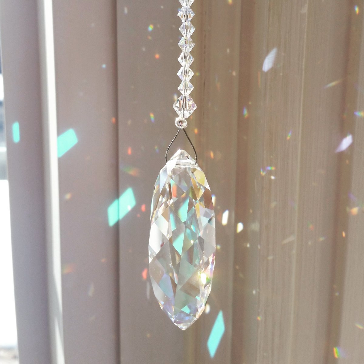 SercoDesigns's tweet photo. This #pendulum #suncatcher is sending #confetti #vibes
#sercodesigns #madeintheusa #sparkle #etsy https://t.co/7DYkfVIYcx