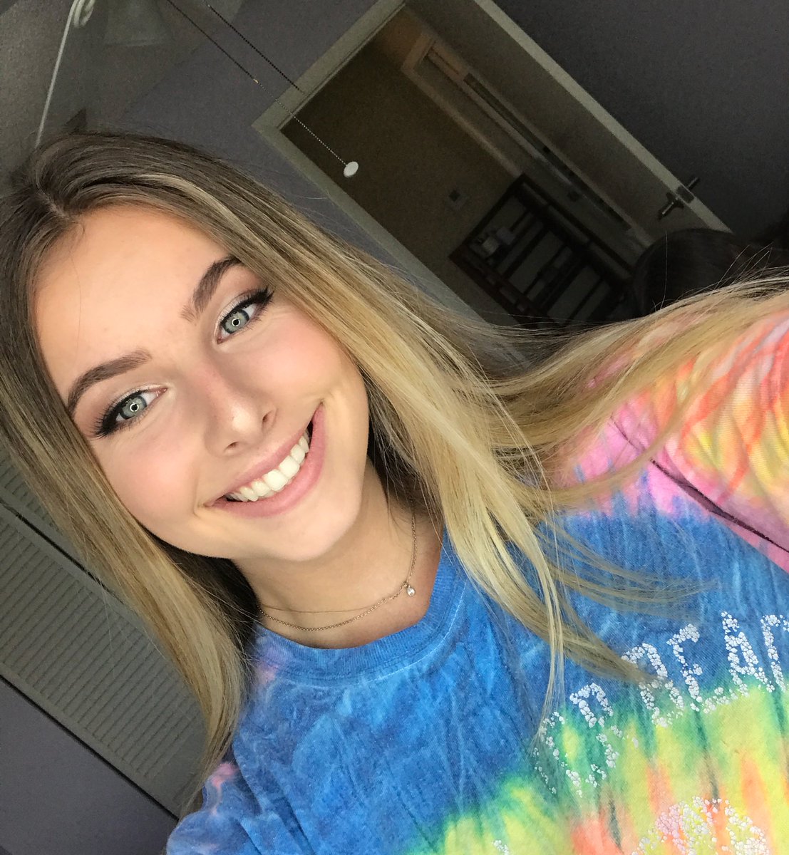 ellieesachs's tweet photo. Hi Twitter. If you’re a senior &amp; feel like writing down my name for best eyes you so totally can...you can even click this link to do it!!  https://t.co/NBMoji63jP https://t.co/CkjoubArLw