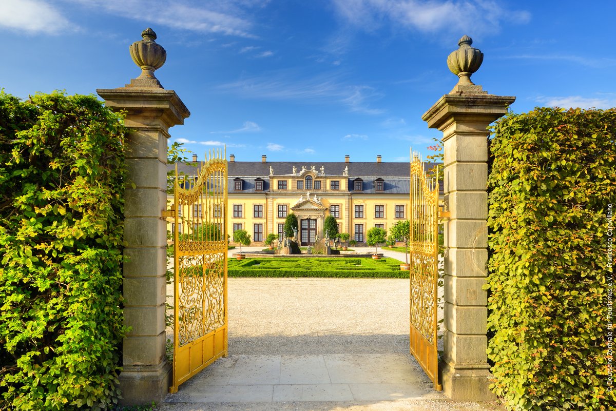 GermanyTourism's tweet photo. Did you know that one of Europe's most beautiful parks  is located in Hanover? Discover the Royal Gardens in Herrenhausen. #GermanyTourism https://t.co/8AXz1zNSmx https://t.co/lWgOl0nZx9