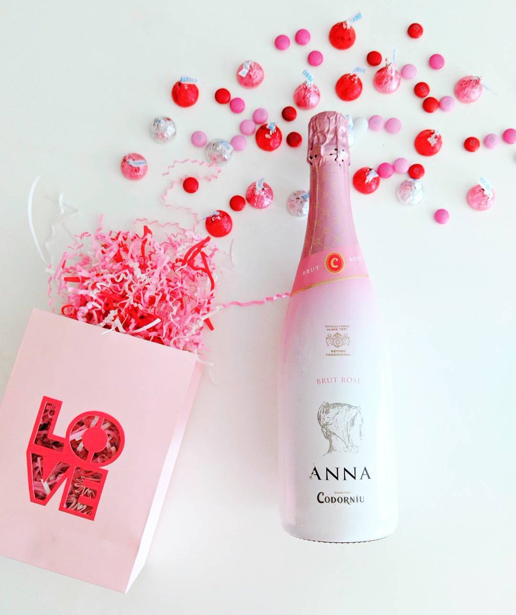 This month of romance may be on its way out but @thelushlife.xyz is still feeling the love thanks to Anna de Codorníu. #repost