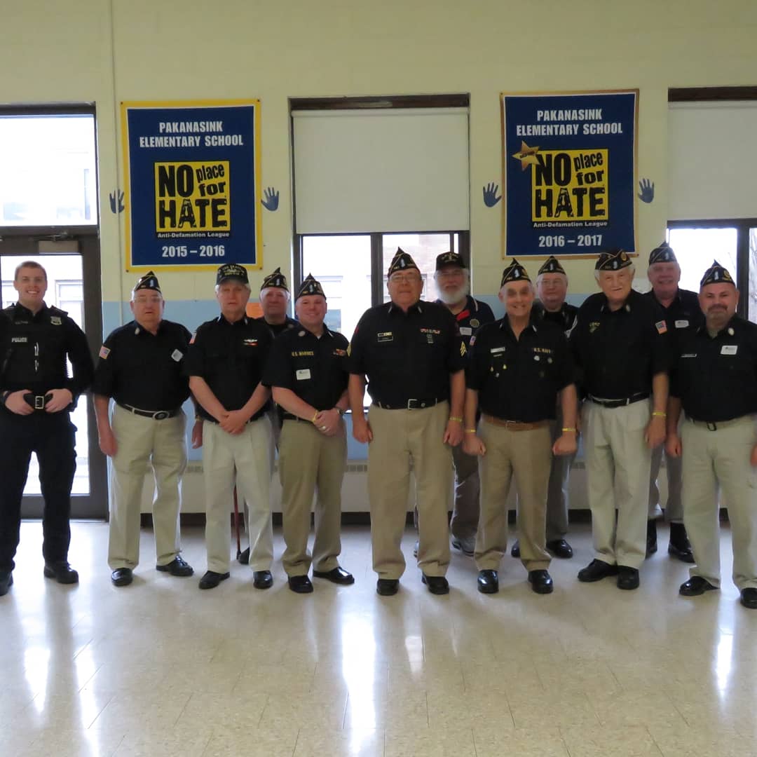 PdWallkill's tweet photo. PO Clark joined members of American Legion Post 181 at Pakanasink Elementary School to promote patriotism and civic duty to students. During the event, PO Clark distributed pocket-sized copies of THE US Constitution and Declaration of Independence. Thanks for having us!

#lesm https://t.co/InyrhTH0ls