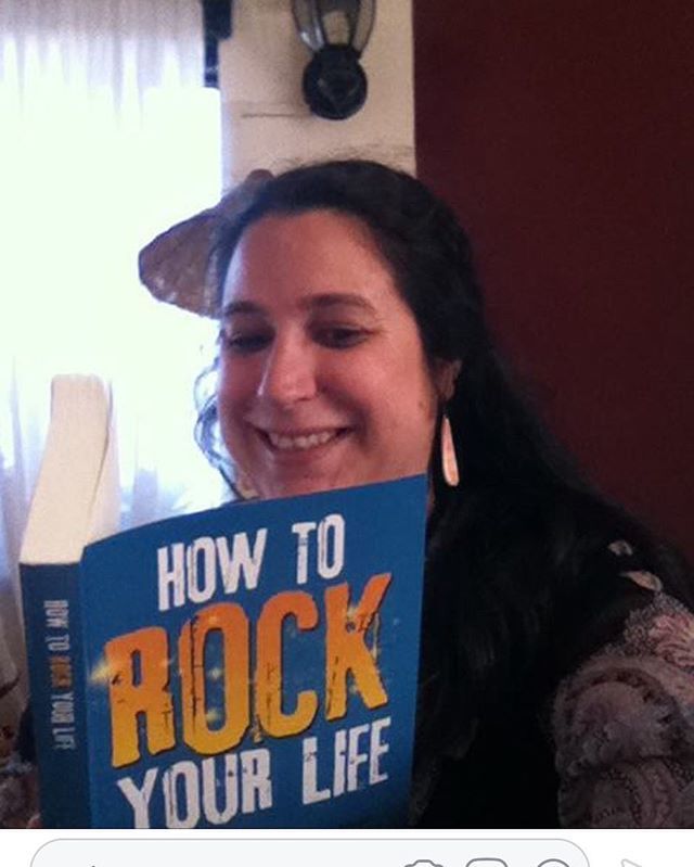 rockinglife__'s tweet image. I'm loving all the photos everyone's been sharing with me as their books get to them. Here is beautiful Marianne who I met on line at a Moe. show in NYC years ago. God, I love the live music community so hard!!! .
.
.
.
#livemusic #livemusicfans #livemus… ift.tt/2F2YaYk