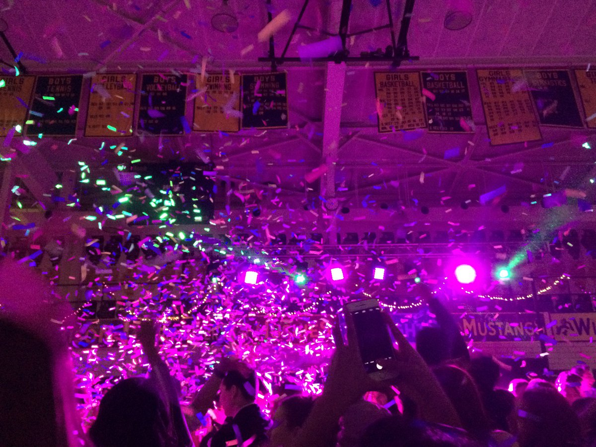 FremdWinterGala's tweet photo. Winter Gala was THE BEST!! Thank you Vini’s Pizza, Gator’s Wing Shack, Peterson’s Bakery, TriAmici, and Pizza Bella for sponsoring the Winter Gala!
@FremdStuco @FremdVikings #fhsspirit #FHSWinterGala https://t.co/xHu21X5CHj
