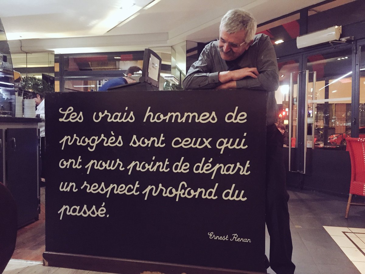 FermeDigitale's tweet photo. Au @Salondelagri les jours et les nuits se confondent... on philosophe H24 à La Ferme Digitale ;) Une phrase trouvée au milieu de la 4ème belle soirée de cette 55e édition. Elle lui va bien non ? #papagri #parrain #ilafaittomberlechapeau #ilatoujourslamoustache 😍 https://t.co/OXGfZJ2ruP