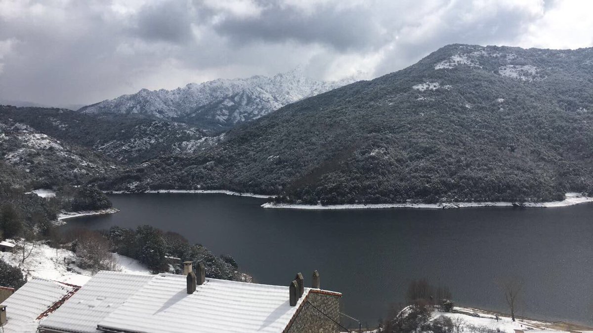 chjaravignaroli's tweet photo. Vi ne vurria parlà di'ssu paisolu appesu à e cime.... ❤️ #Todda #paesucaru https://t.co/9tpnMgfCtS