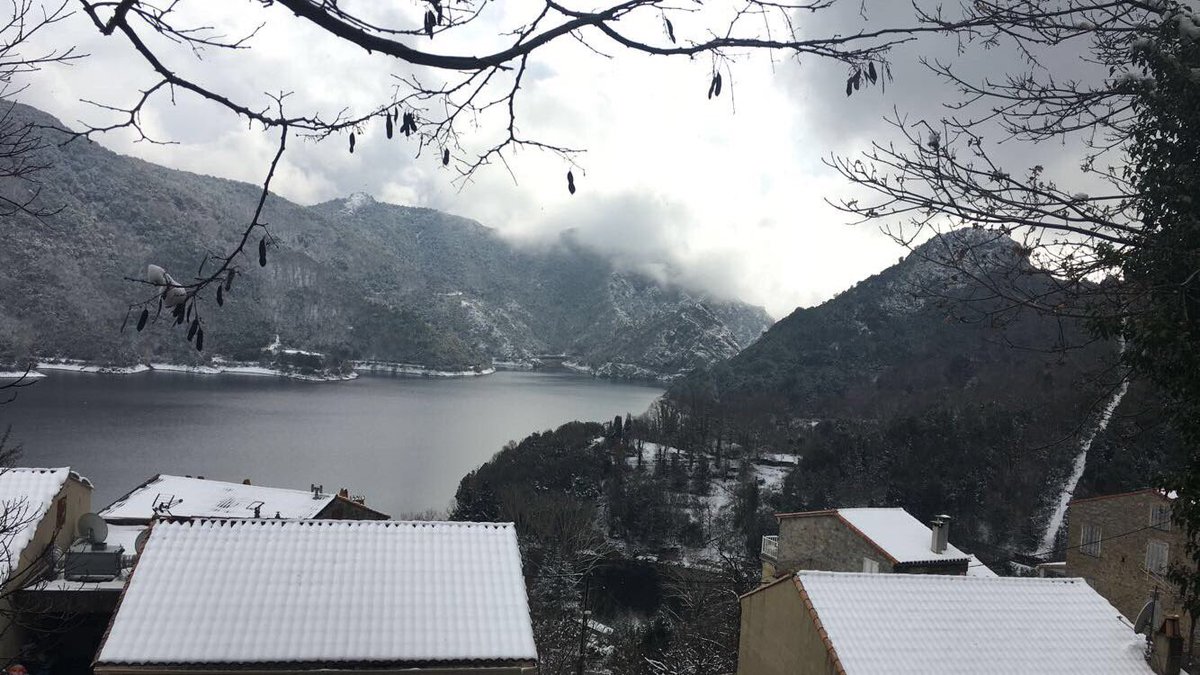 chjaravignaroli's tweet photo. Vi ne vurria parlà di'ssu paisolu appesu à e cime.... ❤️ #Todda #paesucaru https://t.co/9tpnMgfCtS
