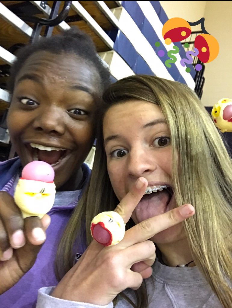 maggie king tweet media