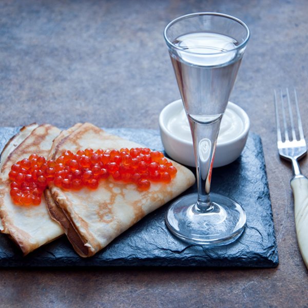 RussianStandard's tweet photo. Tonight’s spread: Russian Standard straight up with Blini, a traditional Russian pancake made from buckwheat flour and served with sour cream and caviar. #russianstandard #russianstandardvodka #vodkauthority https://t.co/eZhf8h5IqQ