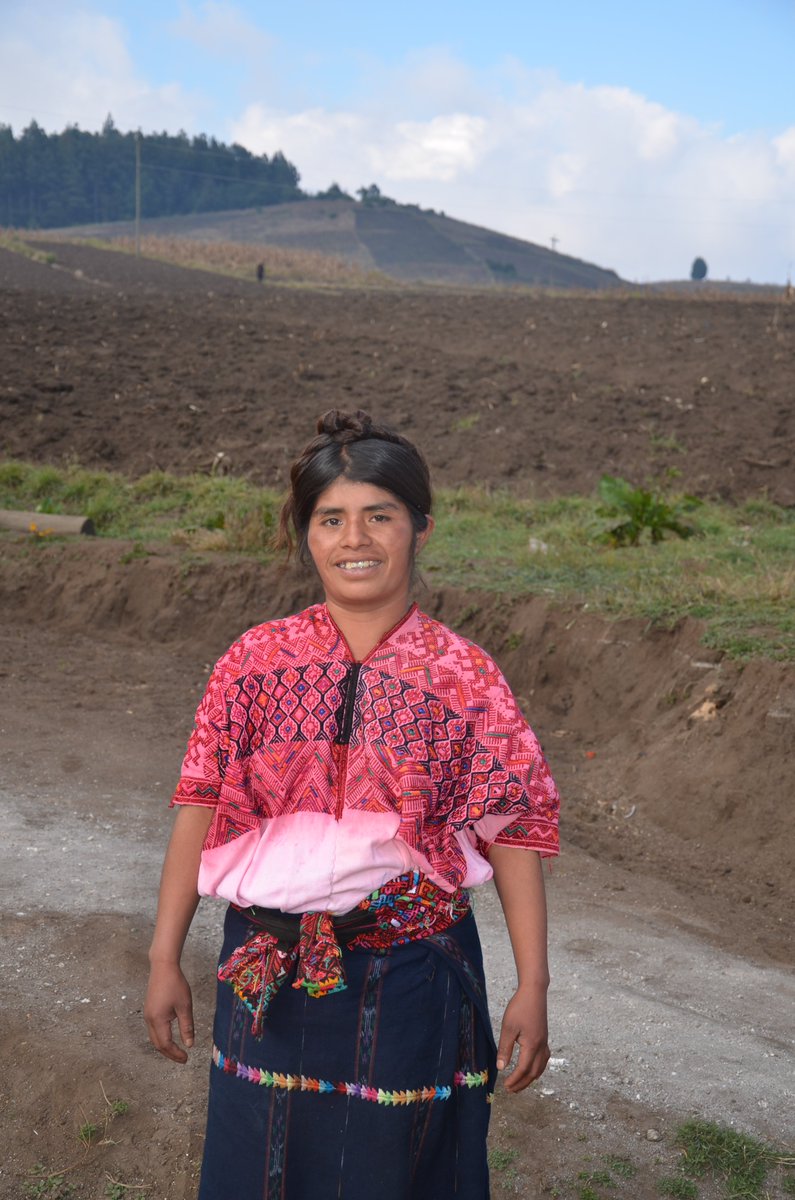 Yabal_'s tweet image. She is Lucía, one of the women weavers and entrepreneurs, that started a small business of traditional blouses with our program of #Microcredits, we are so proud of her bit.ly/2sUP3nB #MondayMujer #MondayMood #MondayMotivation #Mondays #WomenWeavers #IndigenousWomen