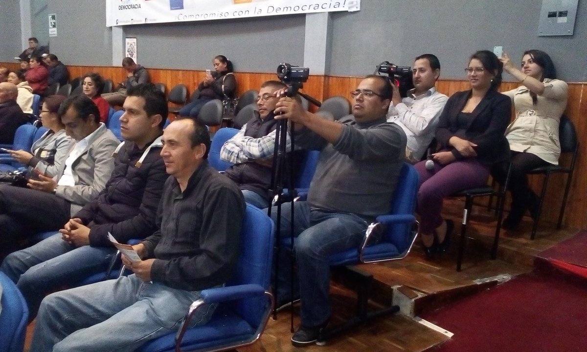 ParticipaCarchi's tweet photo. #Ciudadanía de #Tulcán  expone preguntas a @tulcanmunicipio en #AudienciaPública "Causas, Efectos y Soluciones al problema de desabastecimiento de agua potable en la ciudad de Tulcán", convocada por CPCCS #Carchi  y #CoordinadoraPolíticadeMujeresCarchi. https://t.co/3tPsYMEYa3