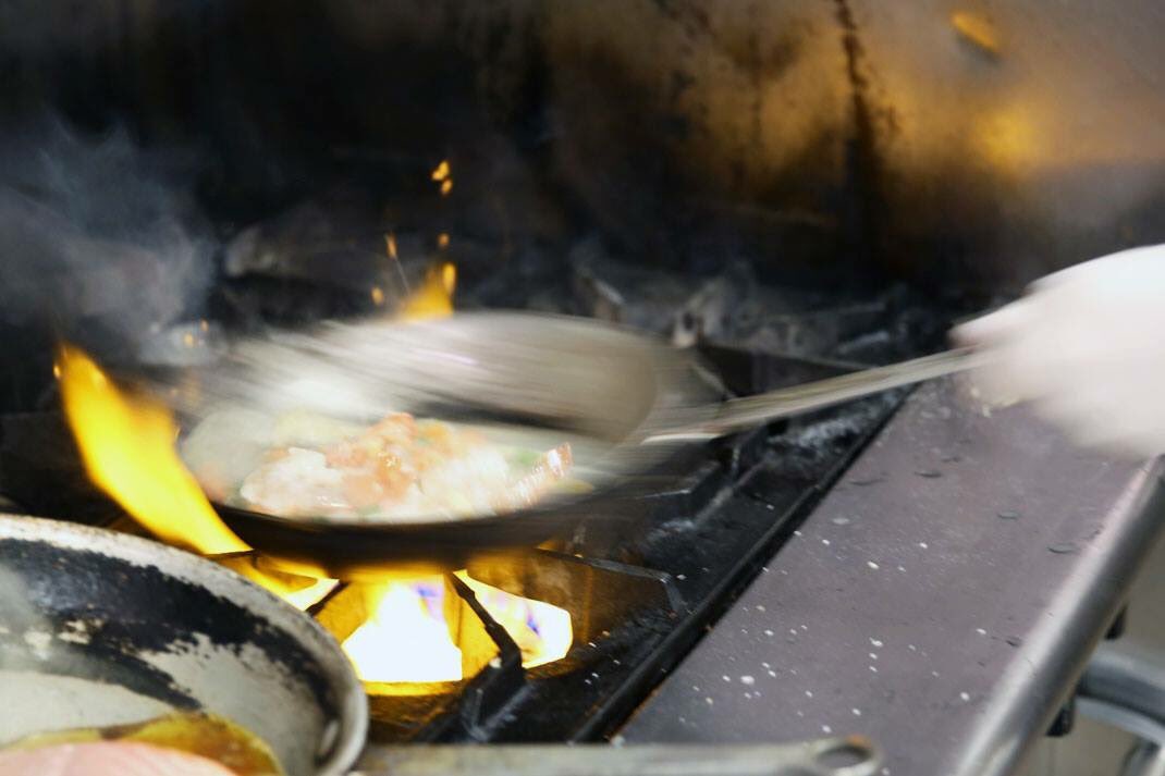 libtavernpowell's tweet photo. It's almost dinner time. Not sure what to do? Stop in and let us do the cooking! https://t.co/ivlYaXWGxV
