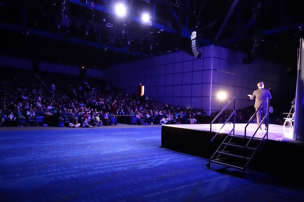 benjacksonmagic's tweet photo. Magic for the masses at the George R. Brown Convention Center. #Magic #morethanmagic #benjackson #benjacksonlive #benjacksonmagic #houston #texas #livetheater #houstontheater #sleightofhand #magician #houstonmagician #houstonmagic #365houston #thingstodoinhouston #culturemap https://t.co/4ZqDcZptRP