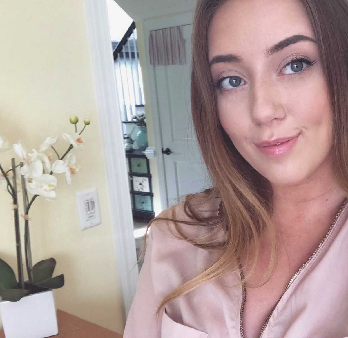 Match_making11's tweet image. sensualsub - Webster, NY, USA - 23
I am looking for a companion- with a strong personality, yet also able to make the compromises that life sometimes requires. Someone who is able to laugh at himself.
Contact me at buff.ly/2GPk8yI