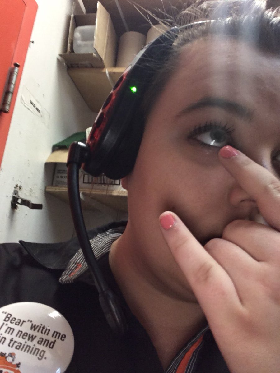 MeganMarlenexxx's tweet image. Drivethru night bitchessss #headsetlife