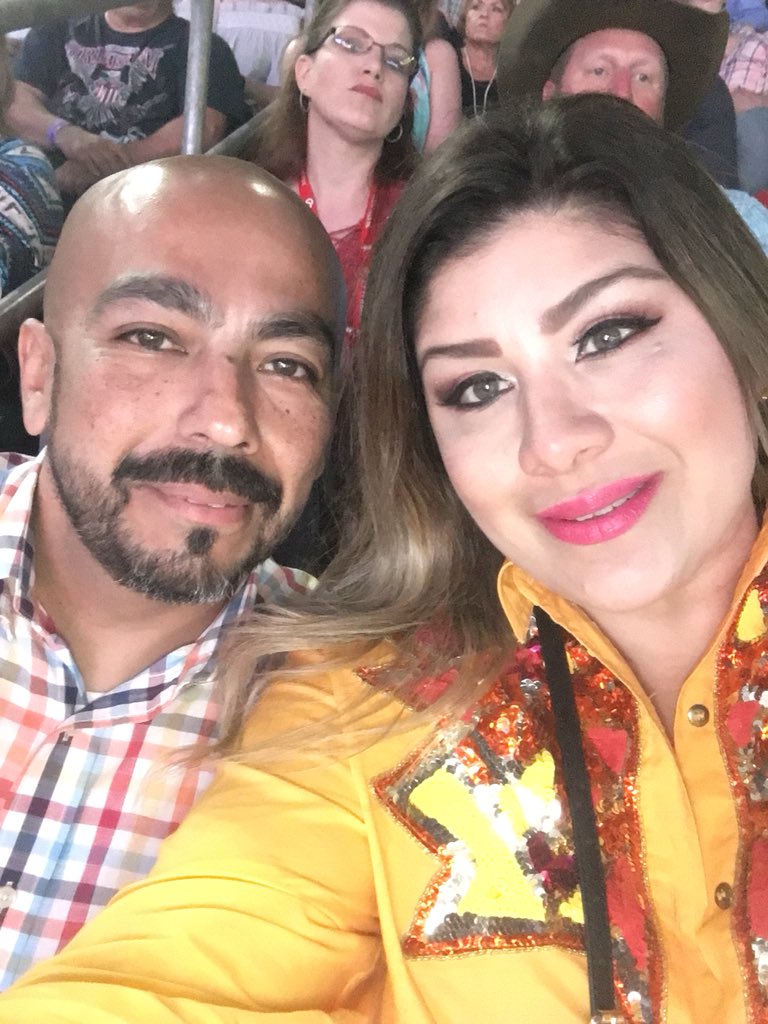 laayala10's tweet photo. Opening night @RODEOHOUSTON 🤠🤠🤠♥️♥️♥️
#GarthBrooks #HoustonRodeo https://t.co/gvVcD4bjiR
