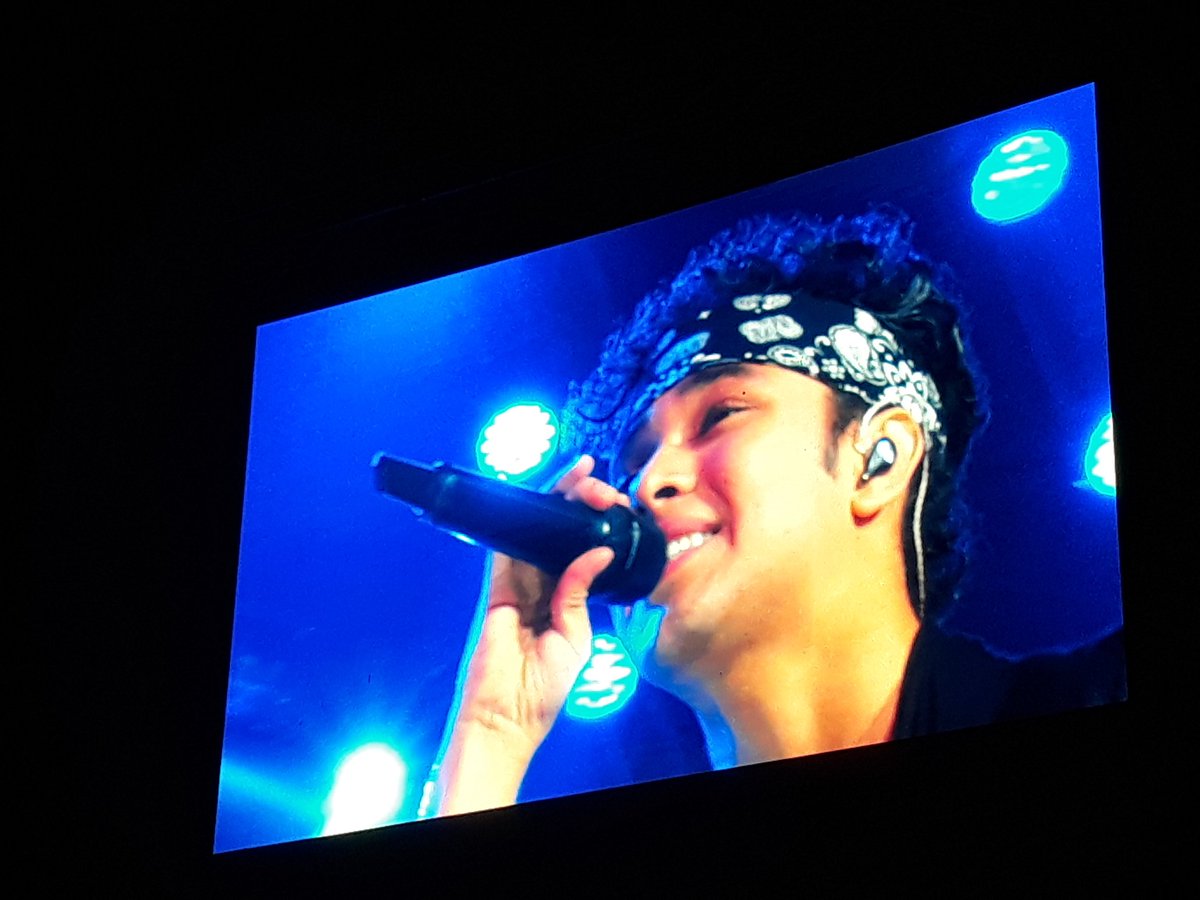joel_addicted's tweet photo. AUN ESTANDO ENFERMITO SALISTE AL ESCENARIO Y LA ROMPISTE UNA VEZ MAS! #HappyBirthdayJoel @itsjoelpimentel https://t.co/8vTiaMYgBM