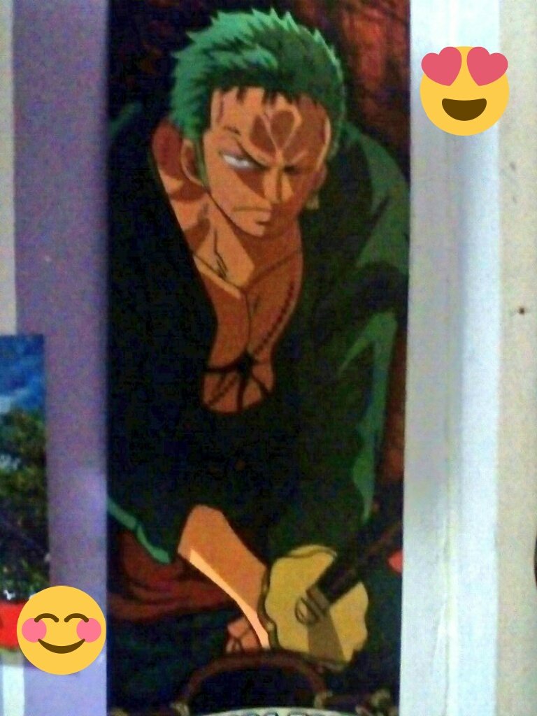 ¿Cómo se la están pasando? Yo muy bien con mi poster de Zoro Roronoa 😍😁😊