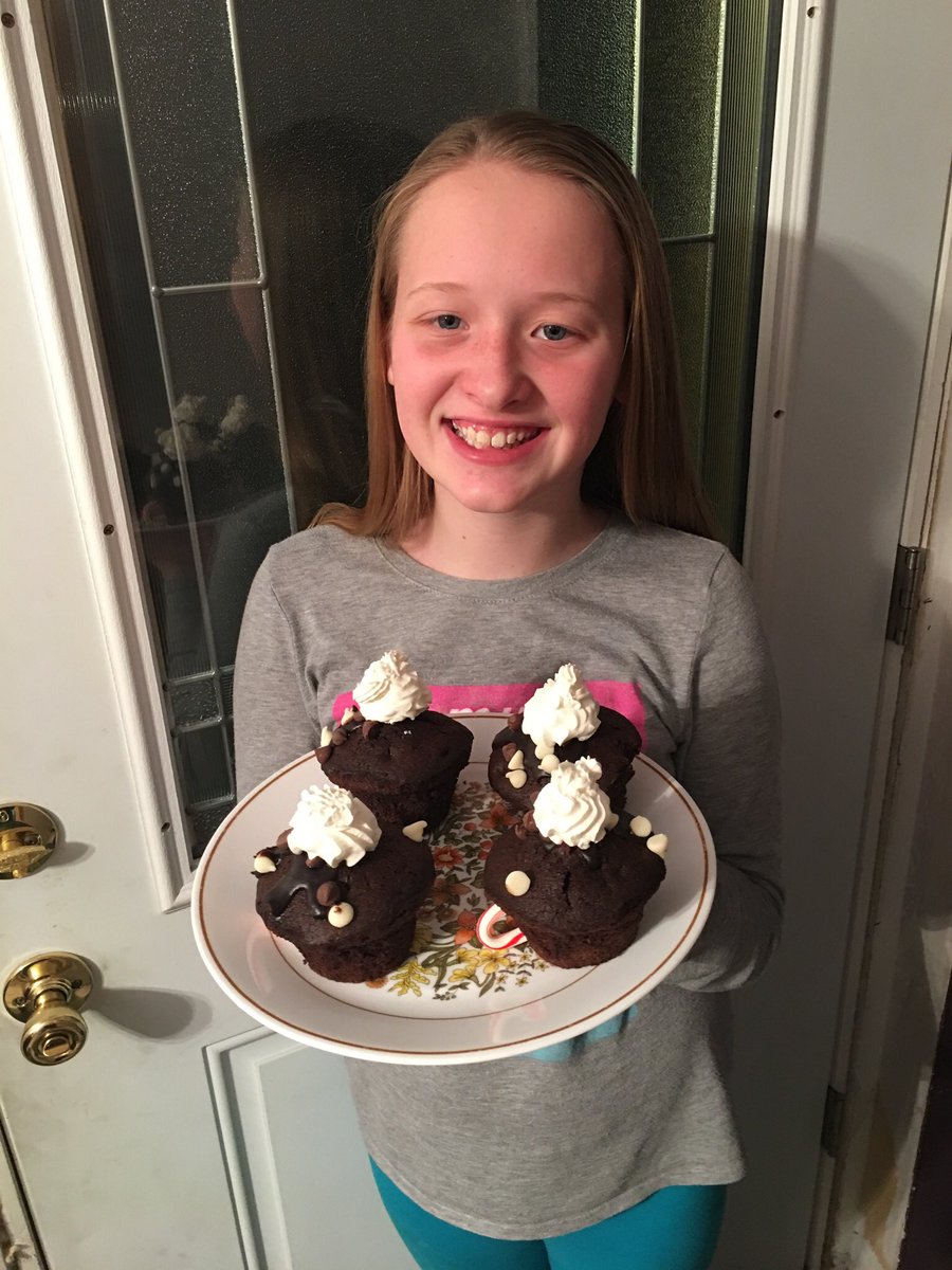 pchefkris's tweet photo. #FamilyBakeNight challenge and #Sweepstakes @dominosugar 
#HotCocoaCupcake 
Week 3 https://t.co/ATRYxH3iZ8
