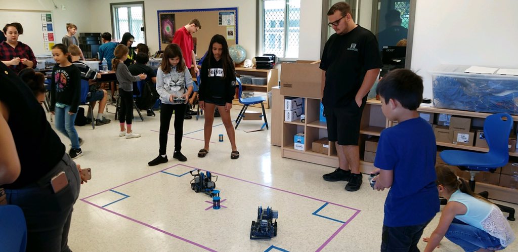 HawaiiScience's tweet photo. @HCFHawaii here are 20 of those students enjoying some #robots at winter break camp! Fully funded by #THINKFund thanks to HCF & your donors! https://t.co/P1NUK2kd8Y