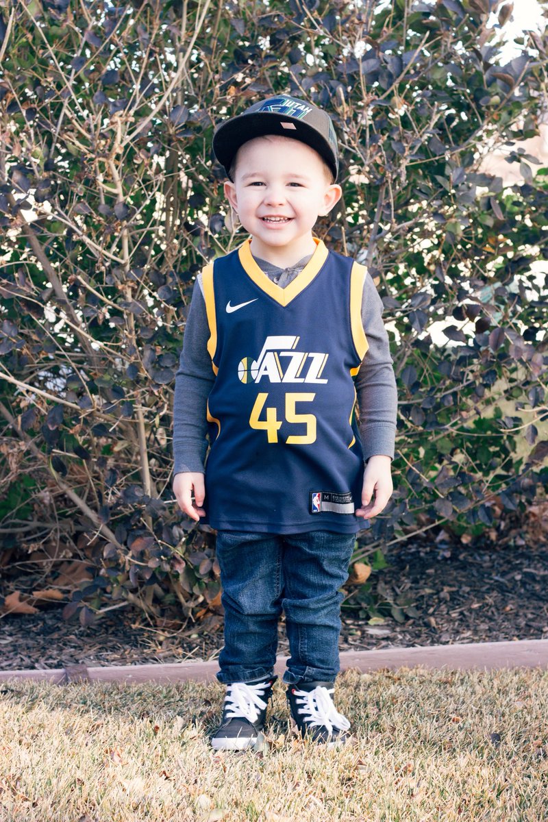 itsbrooooklyn's tweet photo. RETWEET to get @spidadmitchell to see his tiniest fan! (but really..he asks every day when we get to go see “donoban pway baket-ball.” it’s safe to say he loves the @utahjazz as much as his mama!💛🏀 #utahjazz #donovanmitchell #takenote #thejazz #nba #roty #welovedonovan #spida https://t.co/TWqFNkYp2D