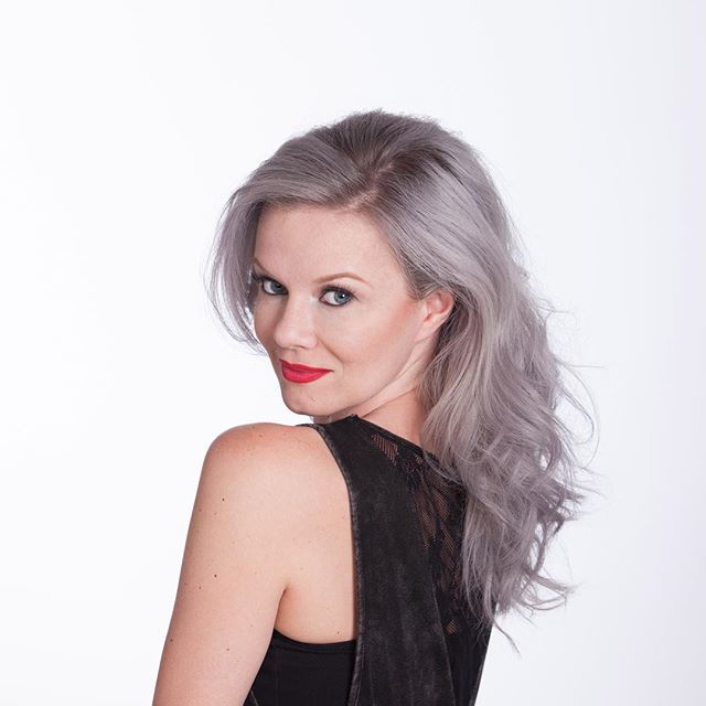 RouxBeauty's tweet photo. #grayhairdontcare gorgeous! Thanks to Roux Fanci-Full Instant Hair Color. #sallybeautysupply #SallyBeauty #instantcolor #trendyhaircolor #haircolorgoals how-to at https://t.co/oSgqV6UeSu https://t.co/AESxxhYJ1L