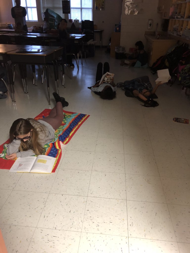 SalasRdg's tweet photo. The sun didn’t shine on our reading fun in the sun day, but we still had fun reading! @WardWranglers #ReadAcrossAmericaWeek https://t.co/ImpjH7wBXa