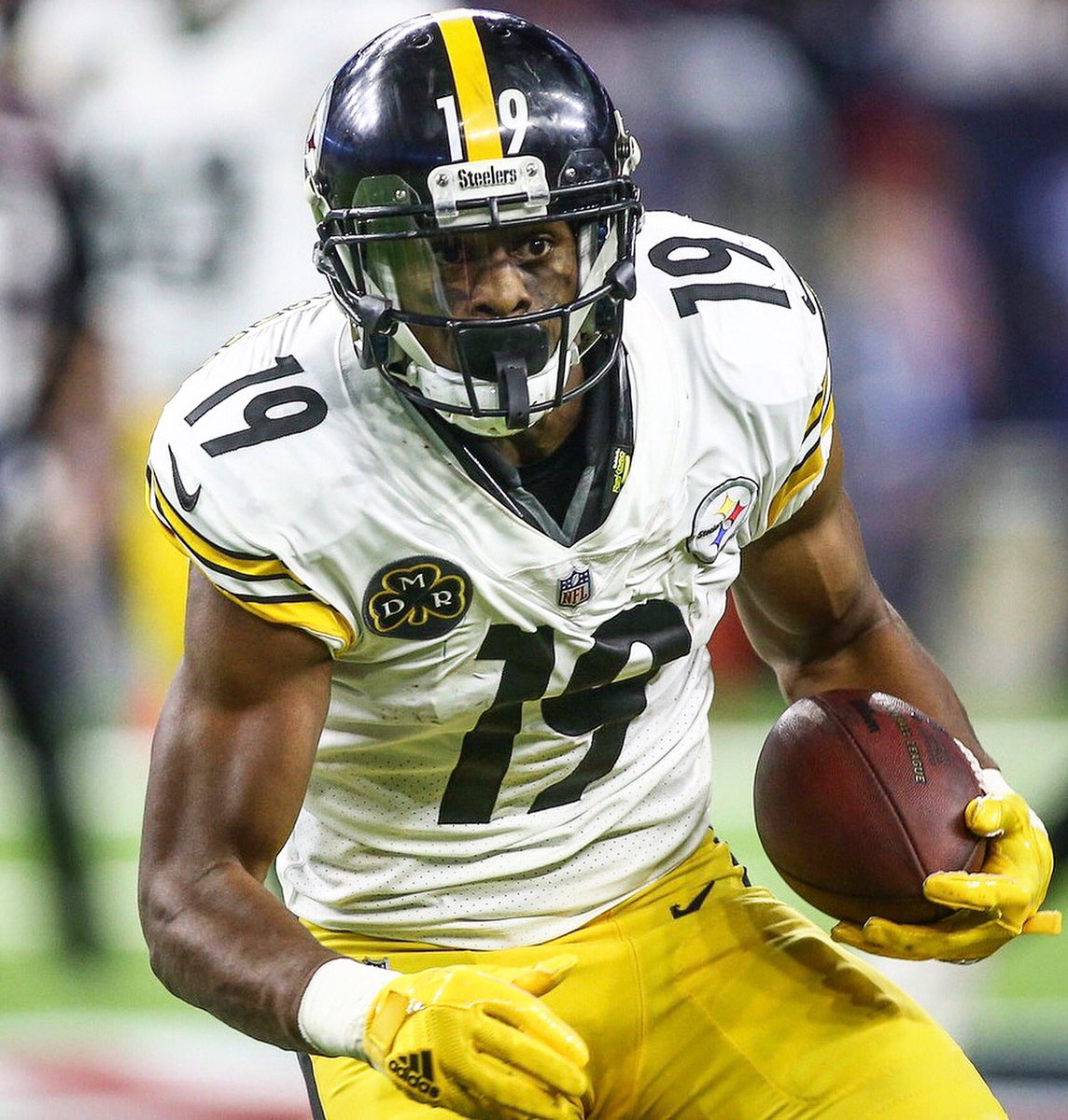 TeamJuJu's tweet photo. LOOK ALIVE https://t.co/pEM91fEYxD
