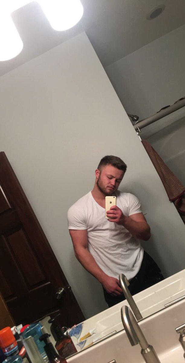 T_adkins98's tweet photo. Crazy what a year can do🤙🏼 #toolpost https://t.co/Idea2gvzMO