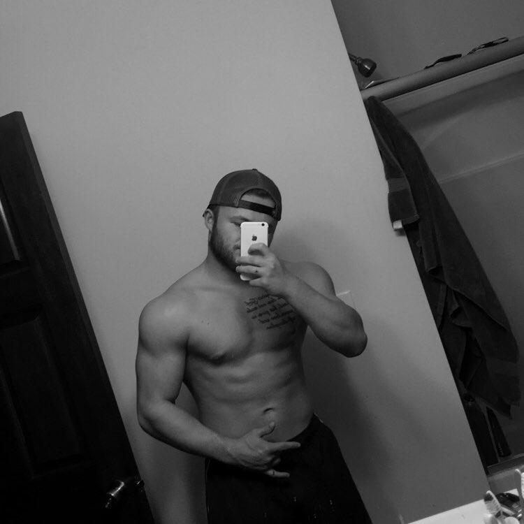T_adkins98's tweet photo. Crazy what a year can do🤙🏼 #toolpost https://t.co/Idea2gvzMO