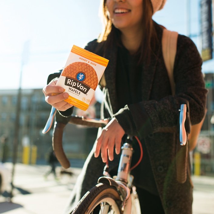 RipVanSnacks's tweet photo. Commutes are a little sweeter when you take the scenic route 🚴☀️. Any fellow bike commuters out there?
#ripvango #bicyclecommute #citylife #cycling https://t.co/YxdW3FdUtF