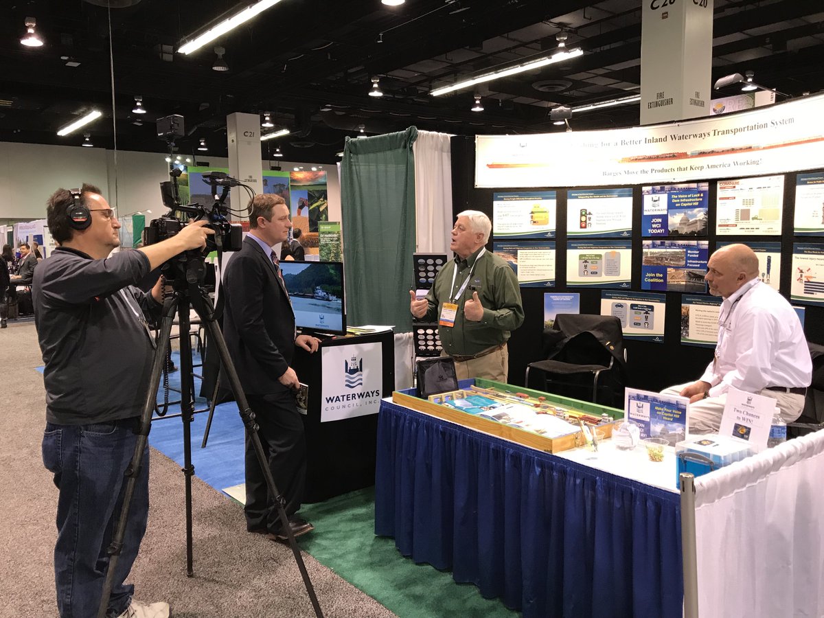 WaterwaysCouncl's tweet photo. 2018 @ComClassic #Classic18 is underway!  Thank you @FarmJournal  &amp; all the media who came by our booth today to talk #riverlocks &amp; dams,   Come visit us at booth 1824 and learn how #RiversMoveAmerica #grassroots https://t.co/ESnoPBbn3O