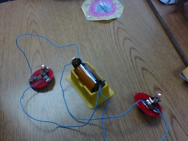 EllenGPeck's tweet image. Eight, yes eight, that's the record for number of bright, shiny light bulbs from one dry cell #thirdgradescience #eeslearn