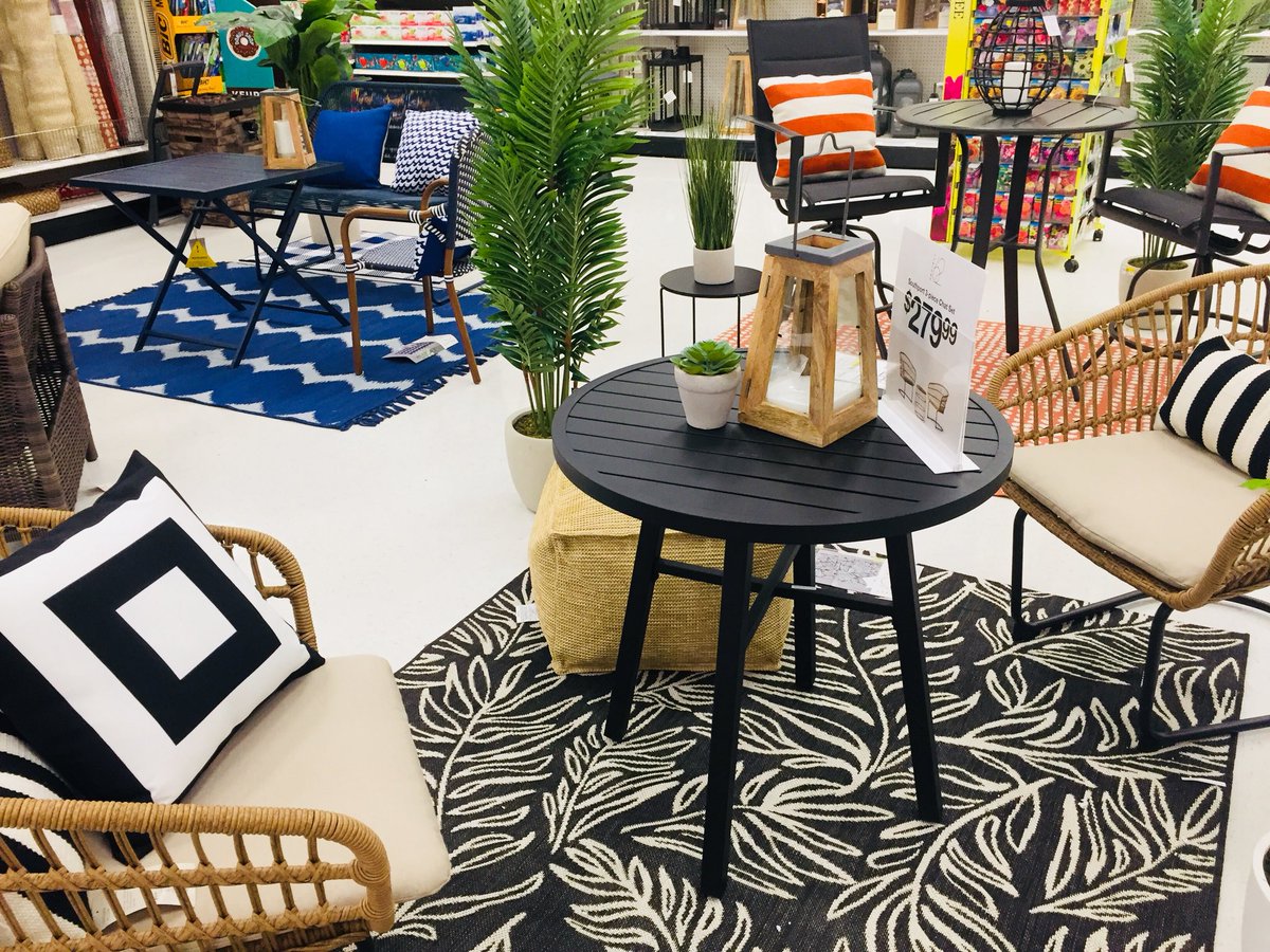 TargetVM_Philly's tweet photo. Had so much fun setting our “outdoor living” displays today! #target #targetmerchandise #vmtarget #vmtl #g493sofreshandsoclean #visualmerchandising #display #displaydesign #wearetarget #teamtarget #outdoor #southphilly @samshah21 @JennaWalkerTGT @beth_hinkleTGT @BethGates23 https://t.co/FCy5nq0b5O