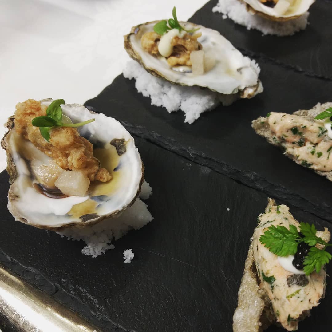 RoyceLA's tweet photo. A great amuse bouche is just a previous of the deliciousness to come, like these fried Kusshi oysters with pickled asian pear, salmon rillette, and crisped salmon skin chip. https://t.co/RSQg4TYchD #Pasadena #steakhouse #seafood #oysters https://t.co/nZnnDV7Toh