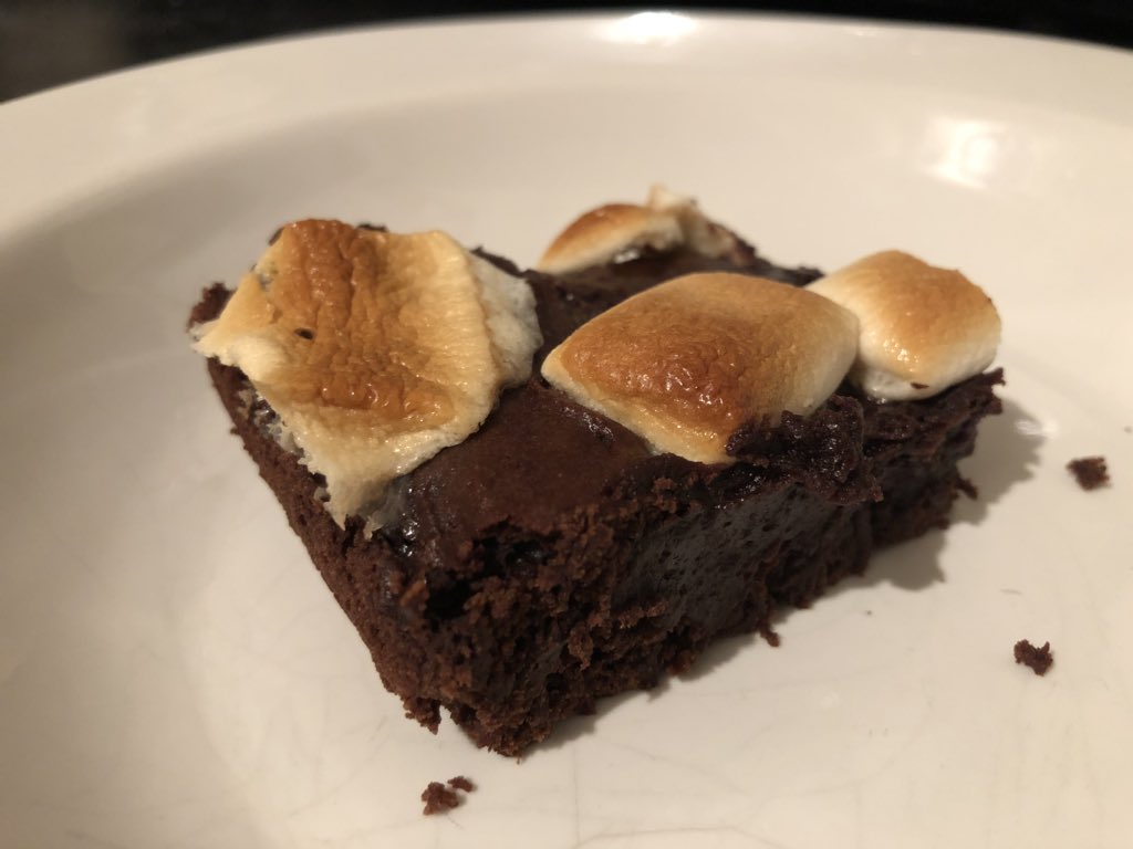 nadyawithawhy's tweet photo. Tonight I got all crafty in the kitchen to keep my mind busy. It worked and my tastebuds were in for a treat too! 😍🤭🤤 #bakingtherapy #kitchencrafts #eyesbiggerthanmybelly https://t.co/w4bSzYC0U3