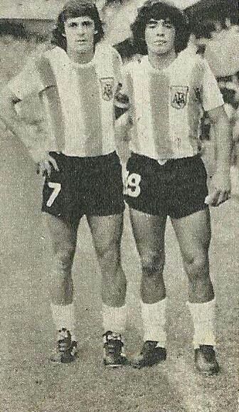 LuisAutalan's tweet photo. #TouchMagic en #LoDiceEmbón, vía el historiador @EduCantaro, recordamos en @CronicaTV el debut de Diego Armando Maradona en la Selección Nacional.
(5-1 a Hungría, en cancha de Boca el 27/2/1977) https://t.co/hRqzPGRvzx