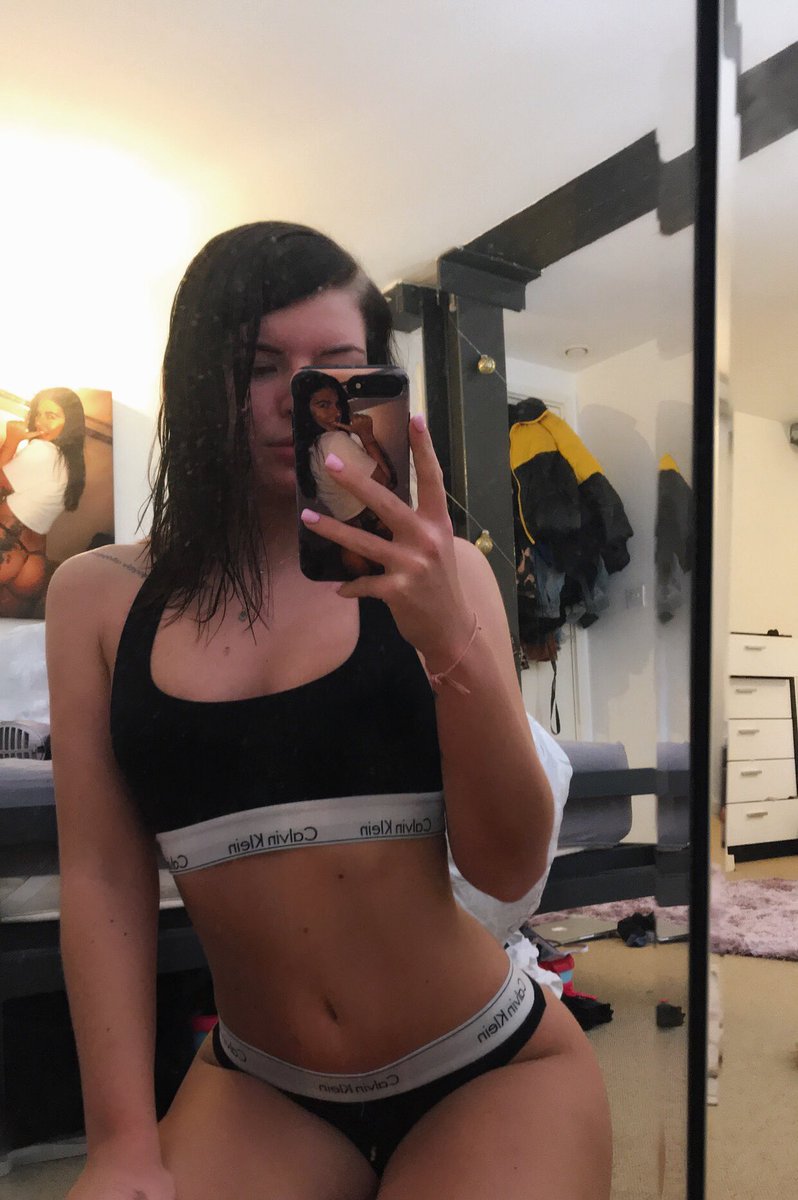 bethany_spiby's tweet photo. Whoever RT’s this, I’ll send nudes straight into your DM’s 💋 https://t.co/AsbsEYe6iM