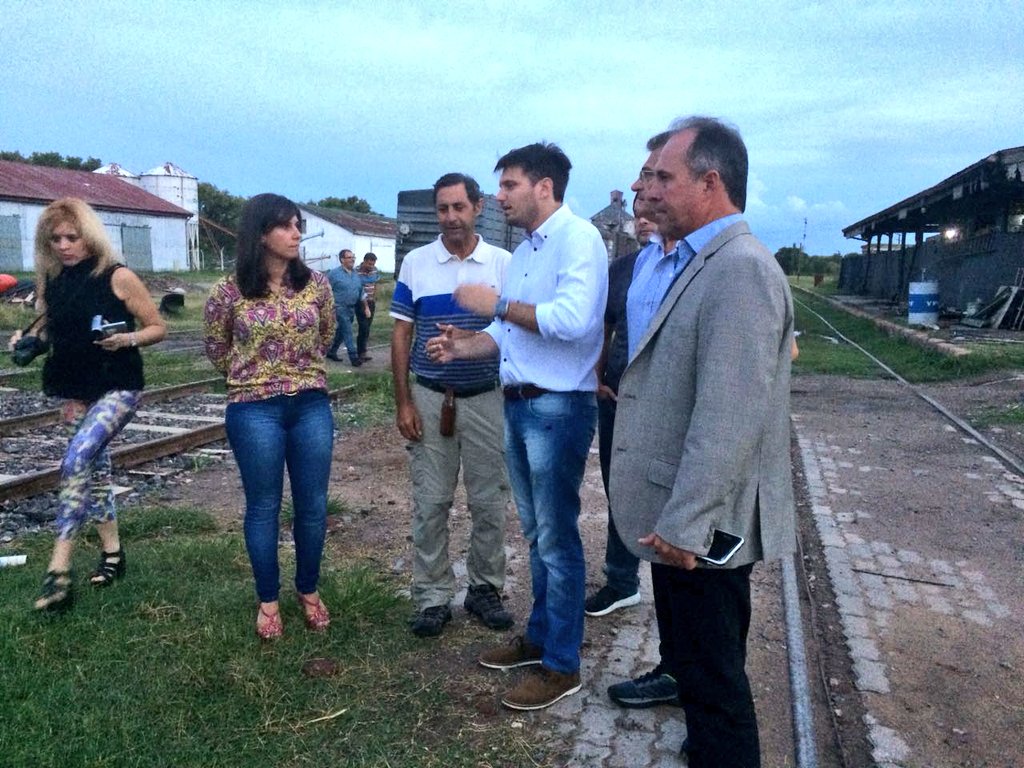 LauraLabat's tweet photo. #Hernando El Secretario @jc_scotto hizo entrega al Int. @_bottasso de tres millones cuatrocientos mil pesos para la obra de #subnivel que ya tiene un avance del 90% https://t.co/6ZBctiXo9f
