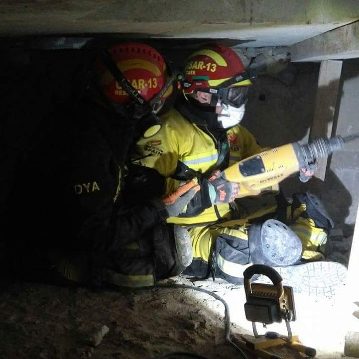 USAR13DYA's tweet photo. Al fin d las jornadas organizadas por @Maskokotas y por @Scank9  y la colaboración dl Ayuntamiento d #Massanassa, d @LaNuciaES , @Trixie_es, #Gosby, @RoyalCanin_Es  todos los equipos hemos coincidido en q han sido productivas y hemos disfrutado con ellas. #usar13 #perrosderescate https://t.co/Mujx9AYbPH
