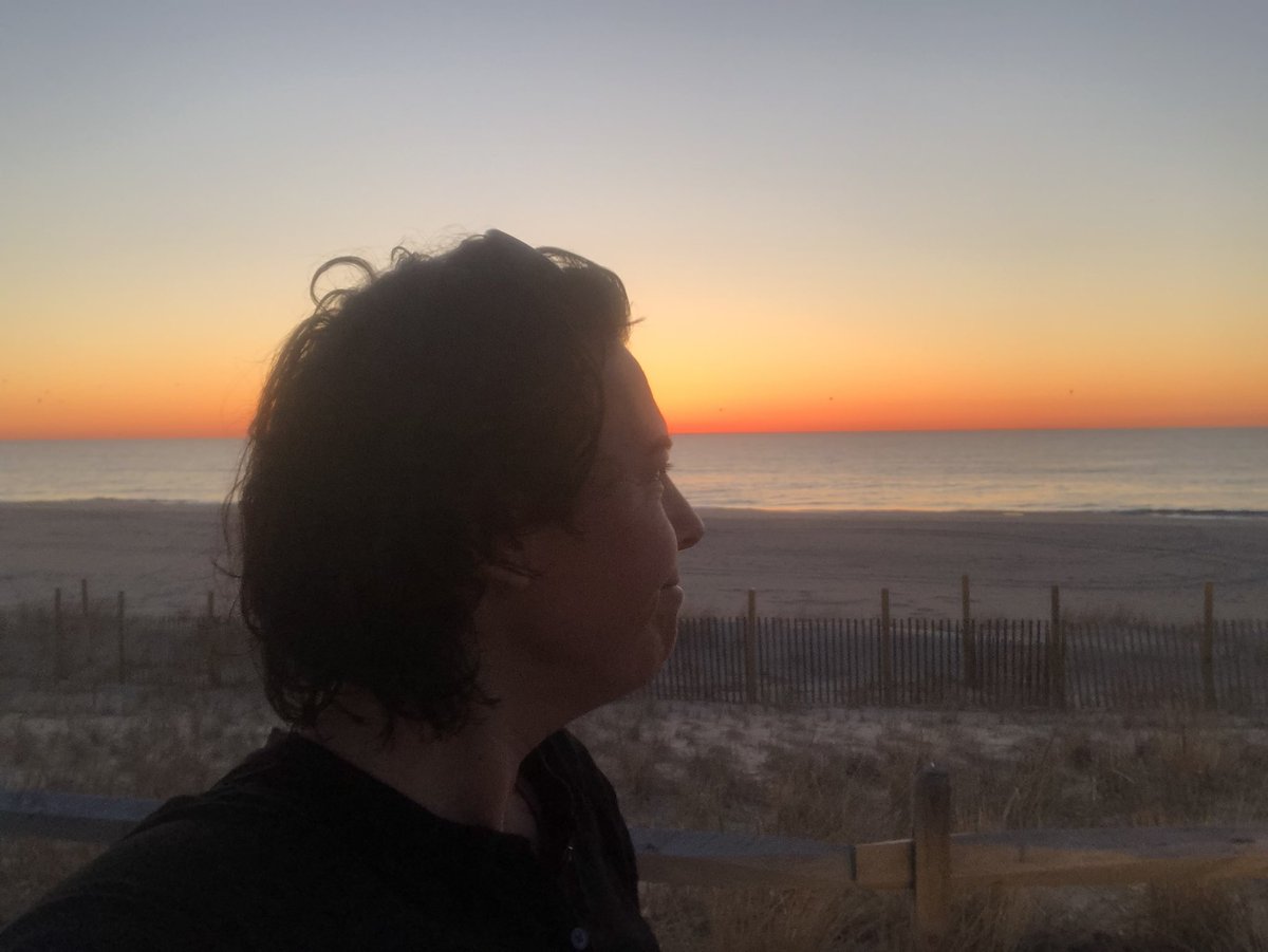 goodnesschick's tweet photo. How comfortable are u with talking about addiction? It’s a topic we need to chat about...check out Goodness Chick’s FB page for tonight’s video on how to keep the chat real and flowing. #family #addiction #bethechange https://t.co/ZxC3dOZ300
