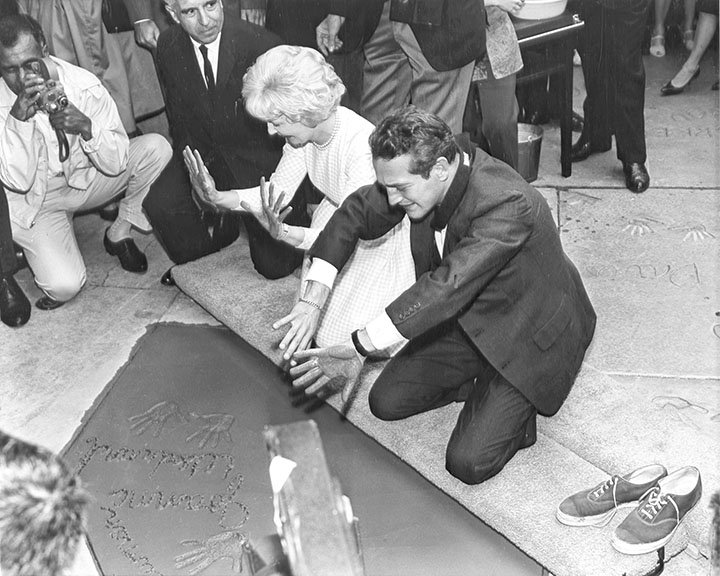 Happy birthday Joanne Woodward! She\s pictured alongside Paul Newman at their imprint ceremony in 1963. 
