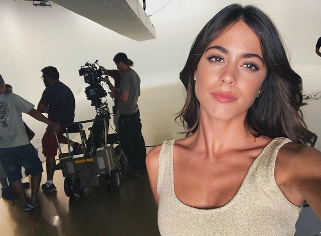 TiniStoessel's tweet photo. It’s a wrap! 🎥
#Pantene 💆🏽‍♀️💇🏽‍♀️ https://t.co/PiAgPbSvq9 https://t.co/7x7gu9Ht8j