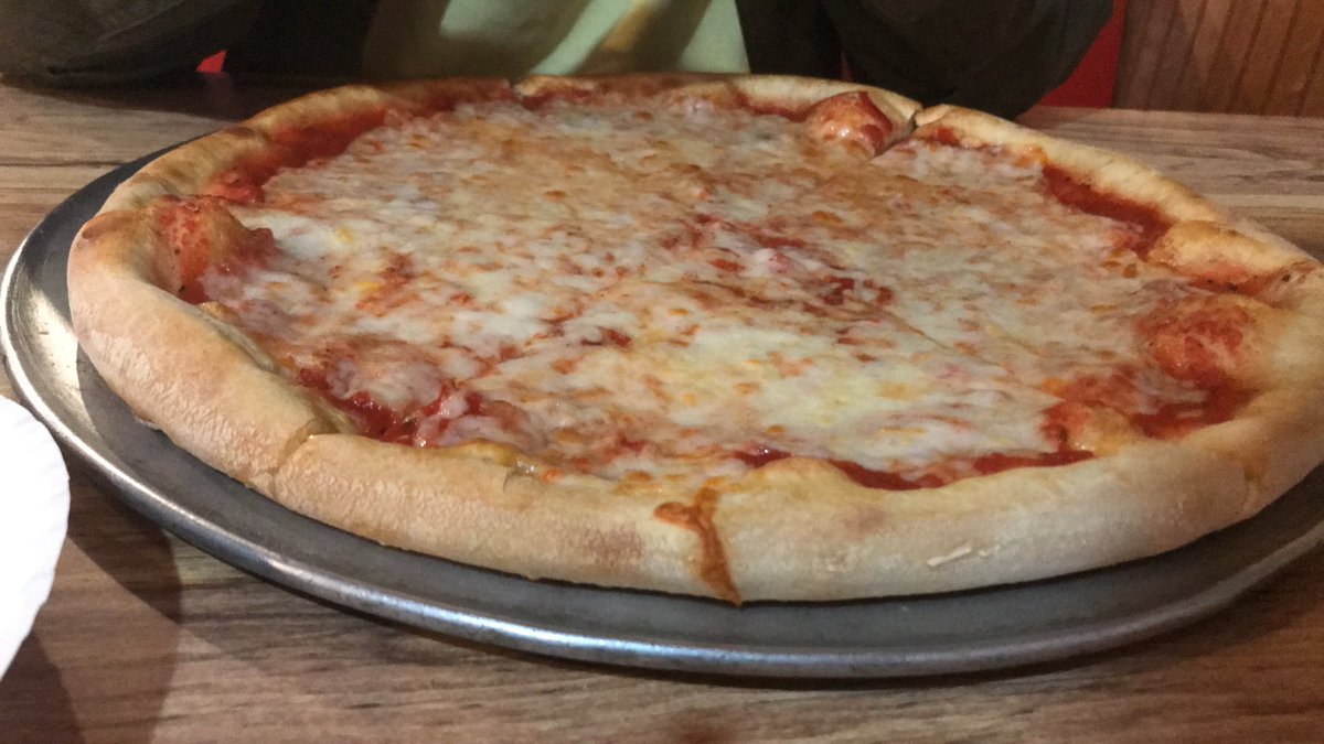 BlueHenAllie's tweet photo. Can we all just take a moment to appreciate this pizza from Margherita’s on Main? Sorry, Grotto’s, but I think we all know who has the best pizza on campus..... 😉 https://t.co/35KTQsILZ1
