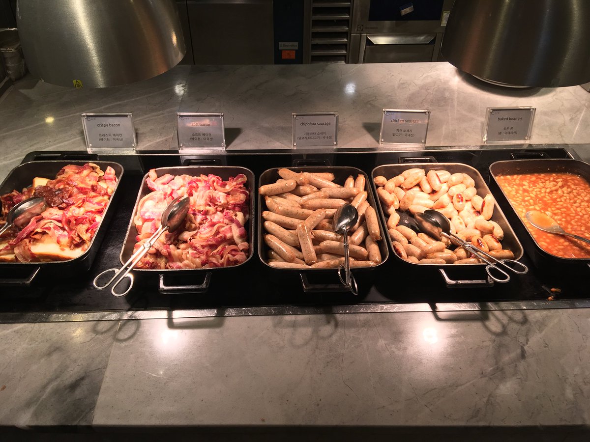 DavidWilding271's tweet image. Korean #BreakfastwithDavid #DiningwithDavid - guess which option I went for! 🤔🤔😂😂