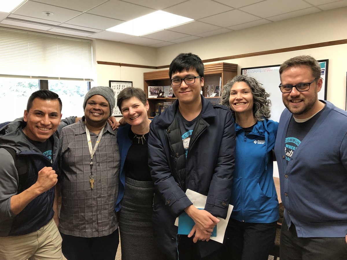 ESforOregon's tweet photo. Great visit w #PCCDayatCap folks. Our #CommunityColleges add so much opportunity in #Oregon. https://t.co/ID1bHoDzwk